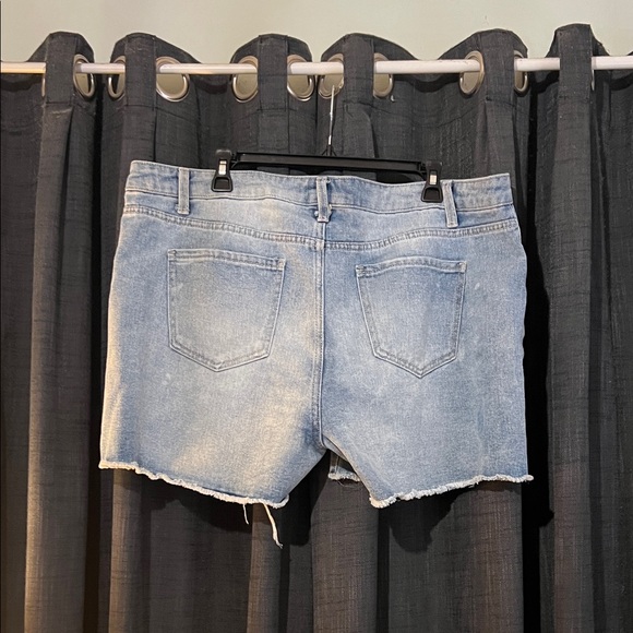 Time and Tru Light Blue Jean Shorts - Picture 2 of 2